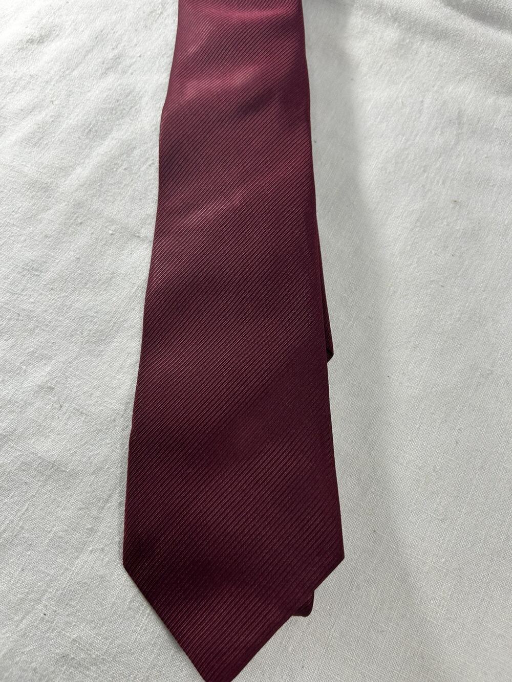 Neiman Marcus Silk Men's Neck Tie Made In Italy Maroon Classic Design 100% Silk